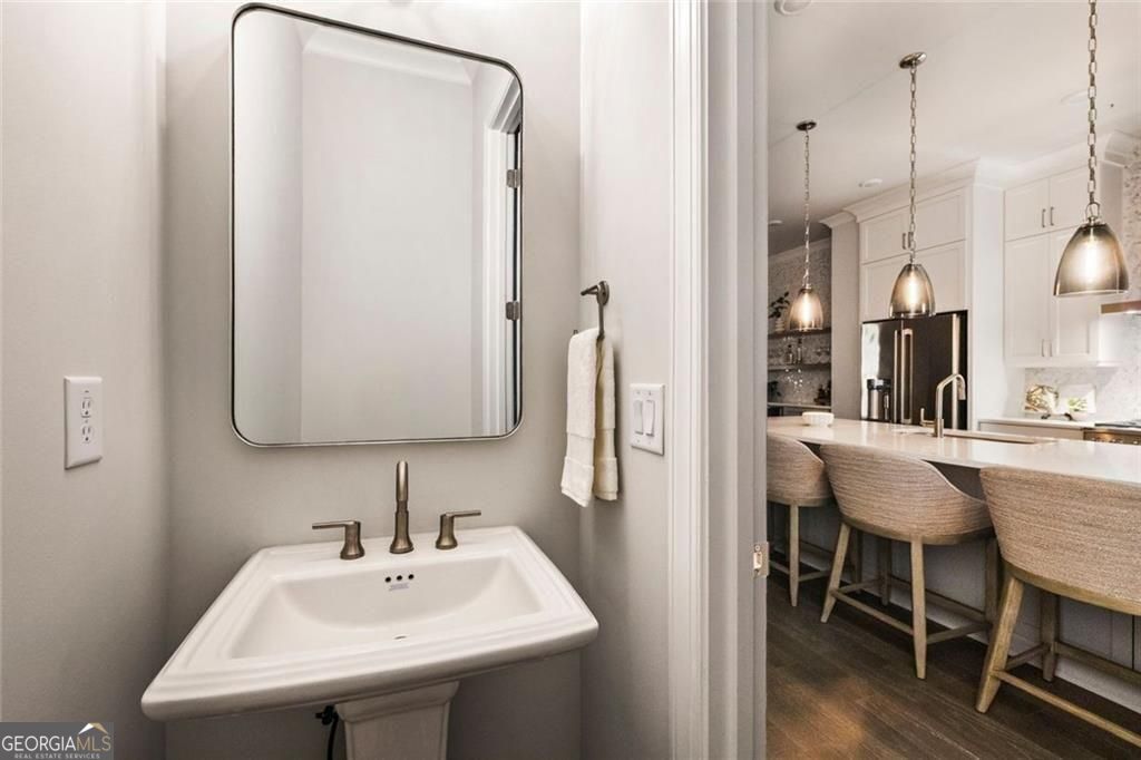 Towns On Thompson - Residential