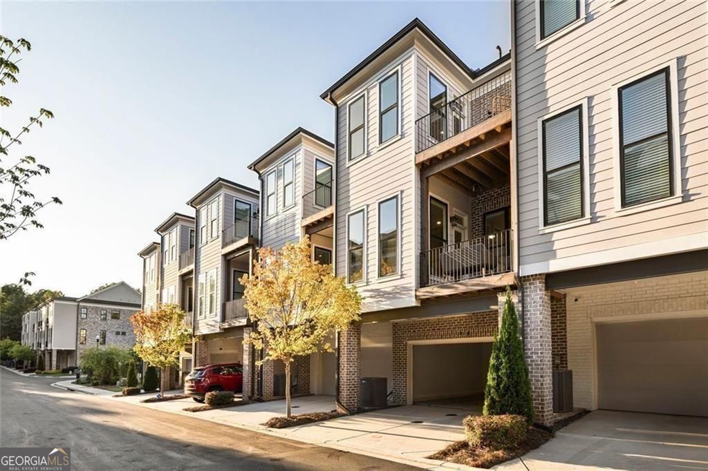 Towns On Thompson - Residential