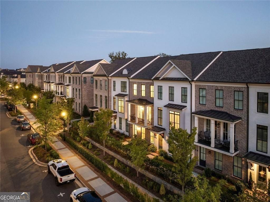 Towns On Thompson - Residential