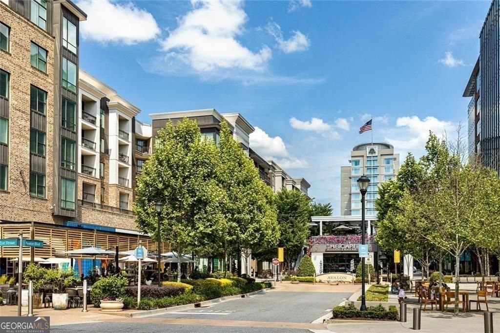 Towns On Thompson - Residential