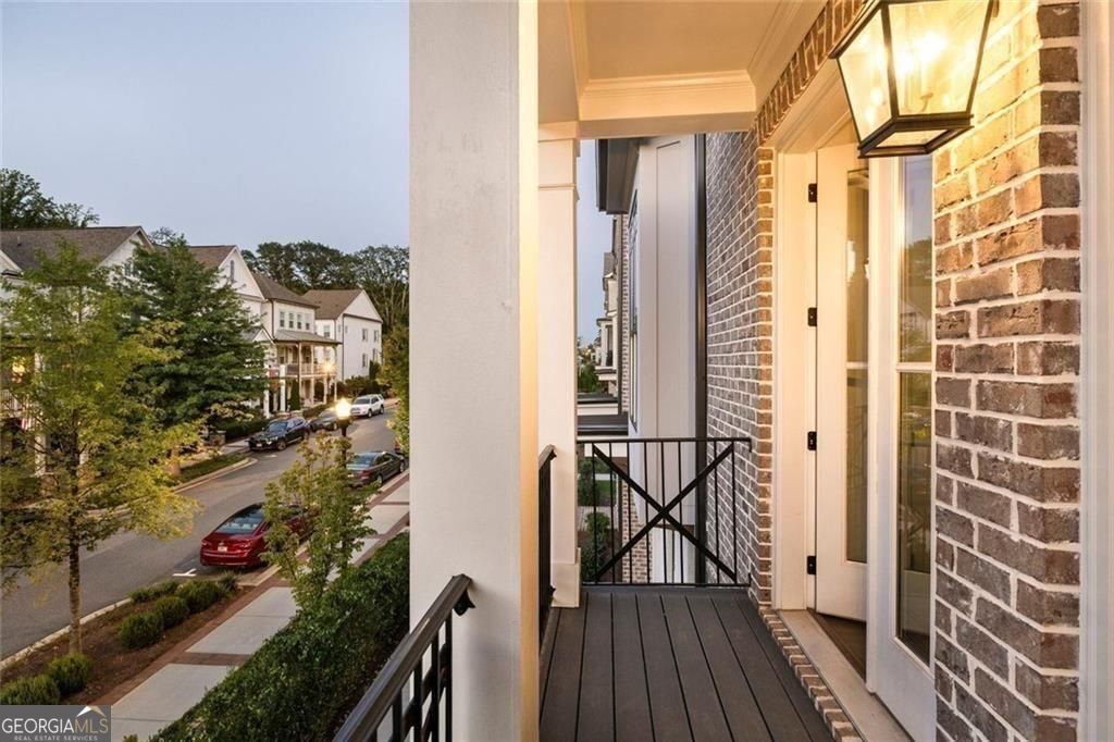 Towns On Thompson - Residential