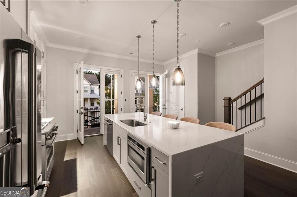 Towns On Thompson - Residential