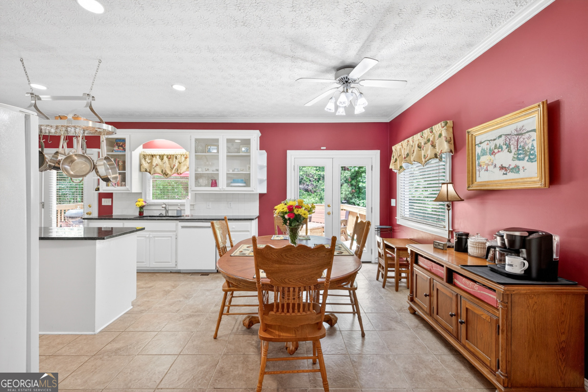 6 Adella LN