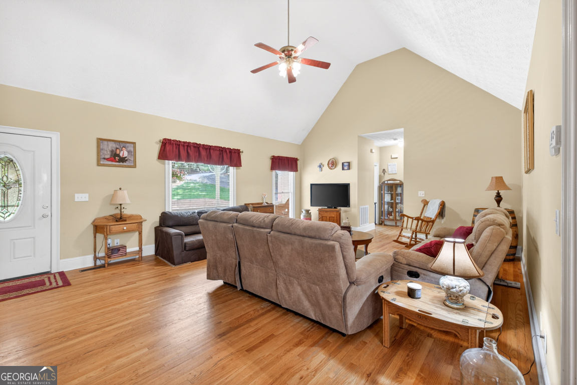 6 Adella LN