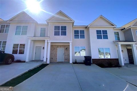 Photo of 2788 LAUREL RIDGE Circle, Atlanta, GA 30344 (MLS # 10651831)