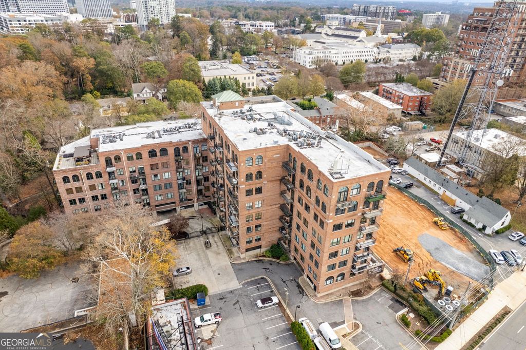 Photo of 3235 Roswell Road NE #818, Atlanta, GA 30305 (MLS # 10652137)