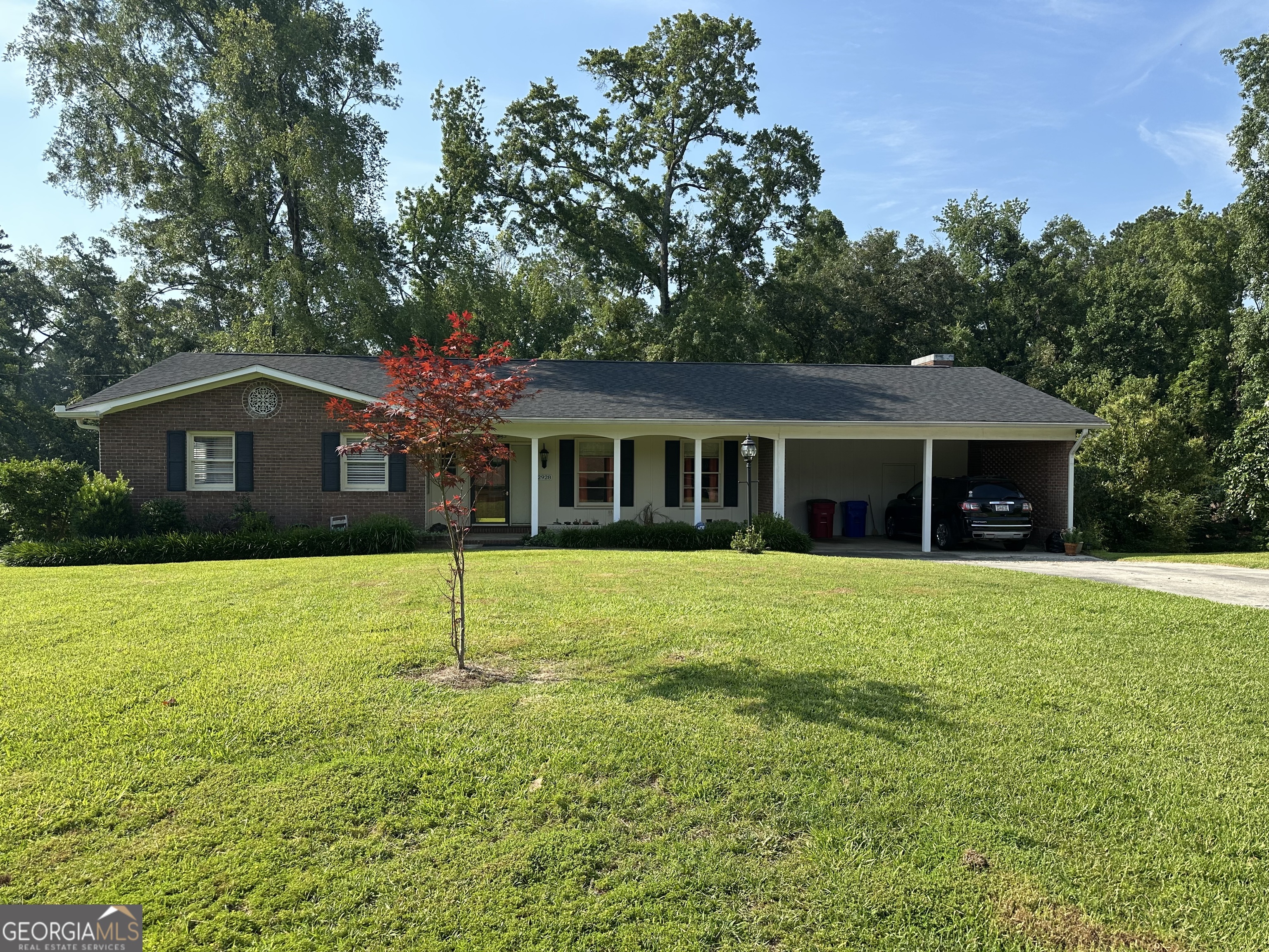 This charming all brick ranch style home is conveniently located in N. Macon. Take a look and you will appreciate the hardwood floors, extra living area with fireplace, stainless steel kitchen appliances and new refrigerator, washer and dryer. The spacious screen porch overlooks the grilling deck and large fenced in back yard. Don't miss this opportunity! Call today!