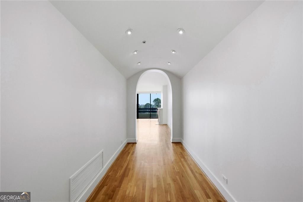 2660 Peachtree RD NW 9G