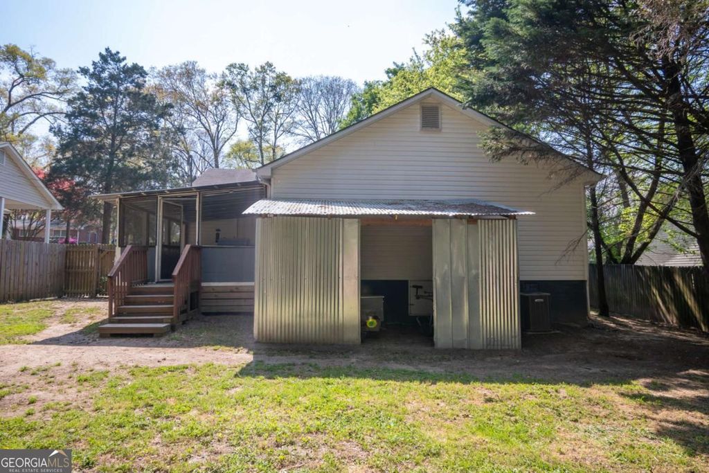 Photo of 223 5th Avenue, Winder, GA 30680 (MLS # 10720141)