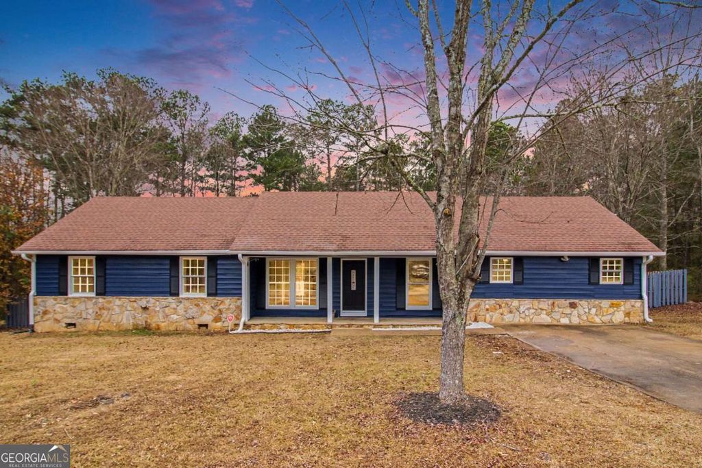 Photo of 4904 Pebblebrook Drive, Douglasville, GA 30135 (MLS # 10660375)