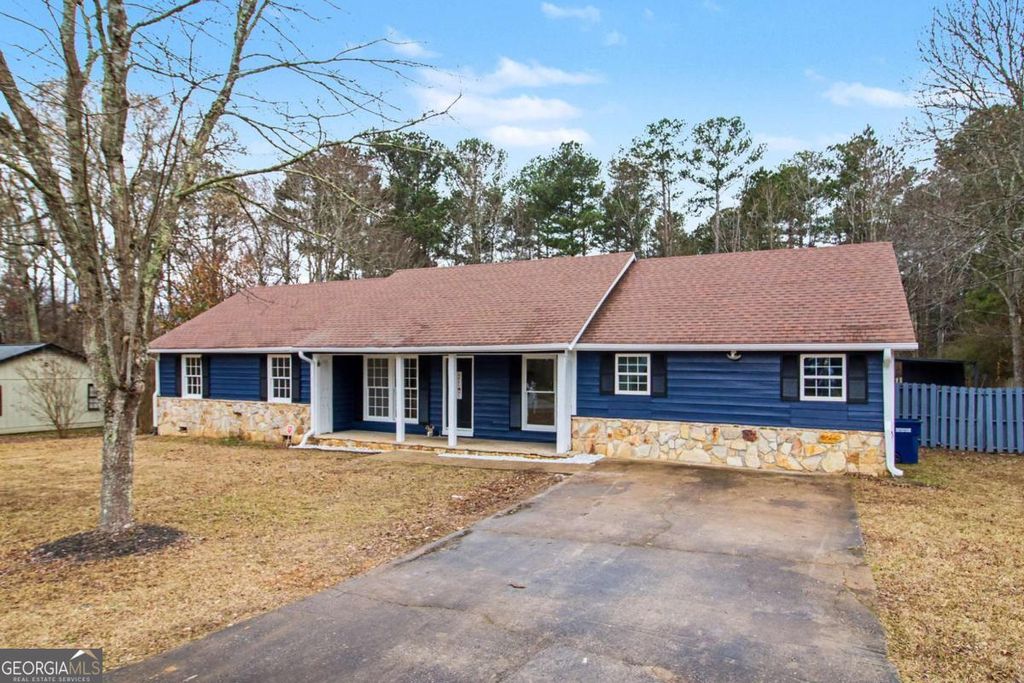 Photo of 4904 Pebblebrook Drive, Douglasville, GA 30135 (MLS # 10660375)