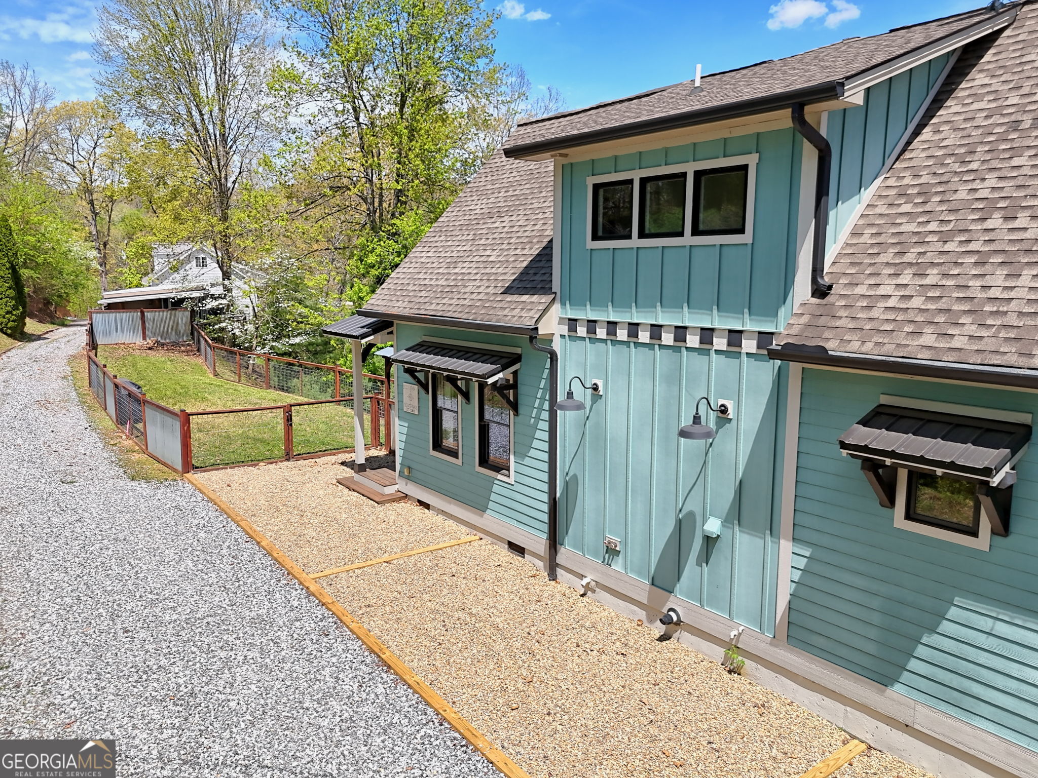 Hayesville, North Carolina, 28904, United States, 3 Bedrooms Bedrooms, ,4 BathroomsBathrooms,Residential,Active,2038121
