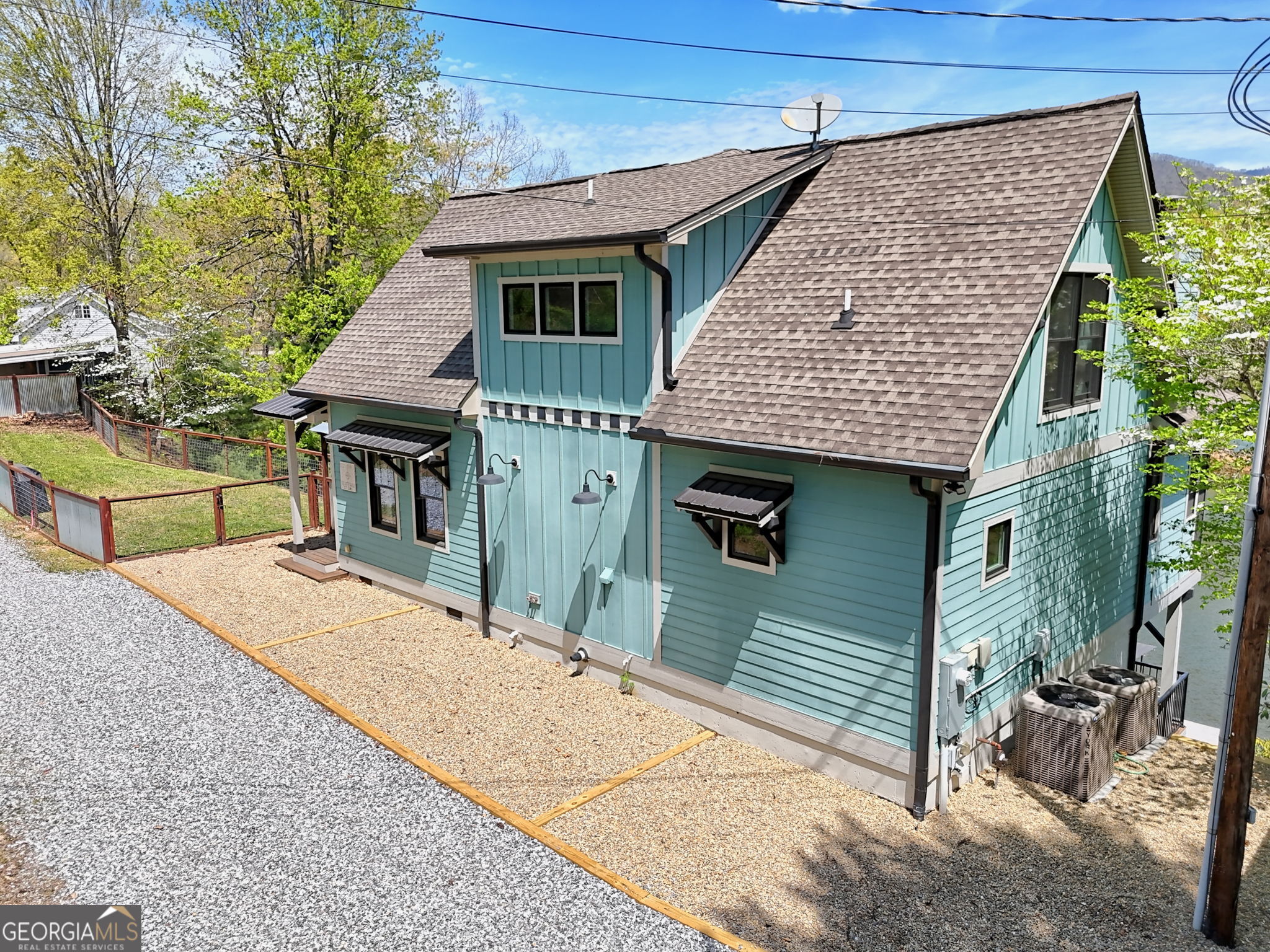 Hayesville, North Carolina, 28904, United States, 3 Bedrooms Bedrooms, ,4 BathroomsBathrooms,Residential,Active,2038121