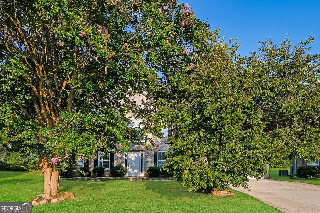 Photo of 924 Ambeau Circle, McDonough, GA 30253 (MLS # 10806350)