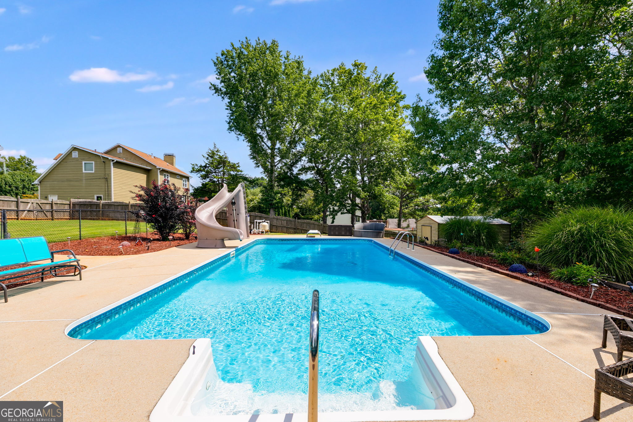 551 Hiram WAY