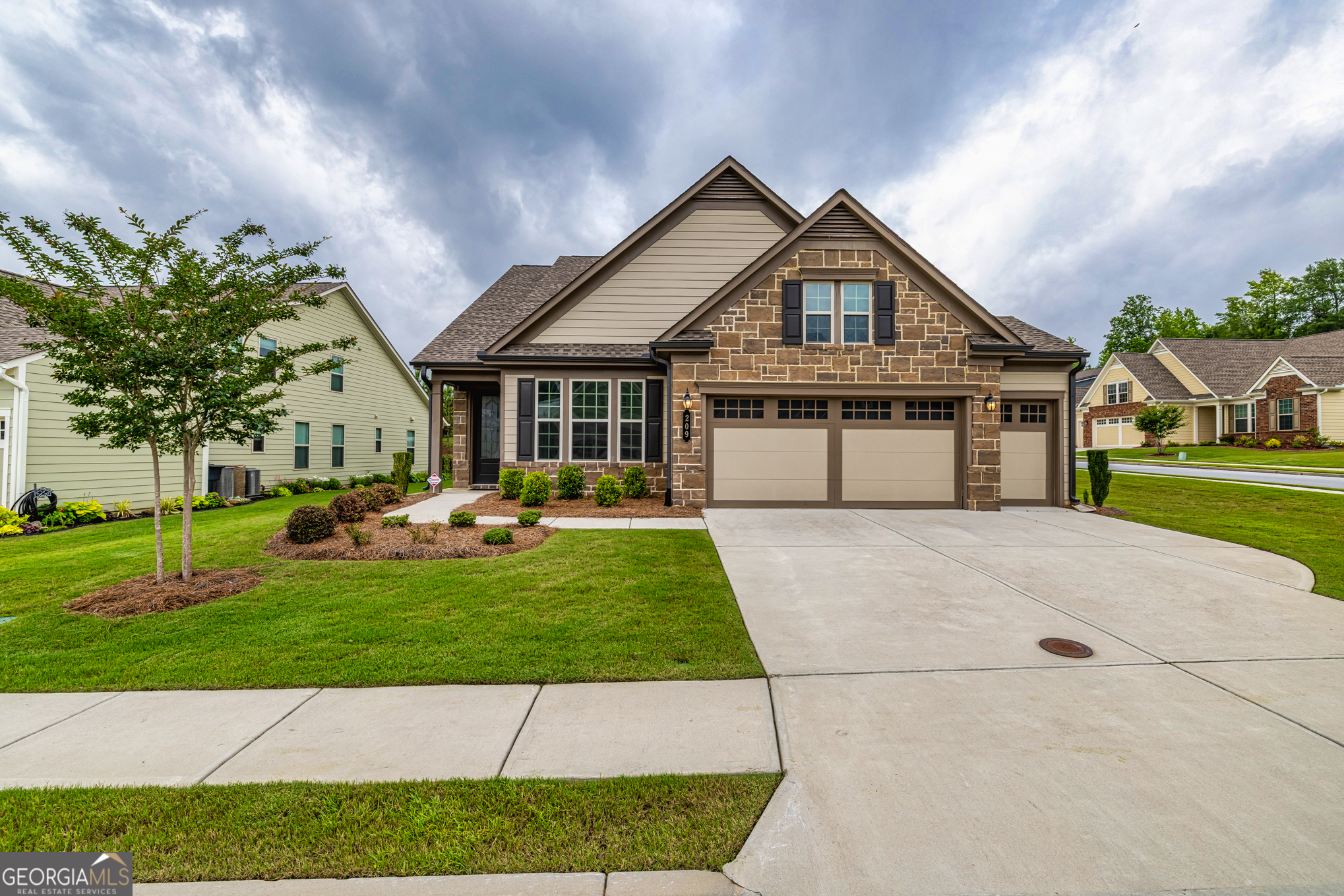 209 Cottonwood CIR