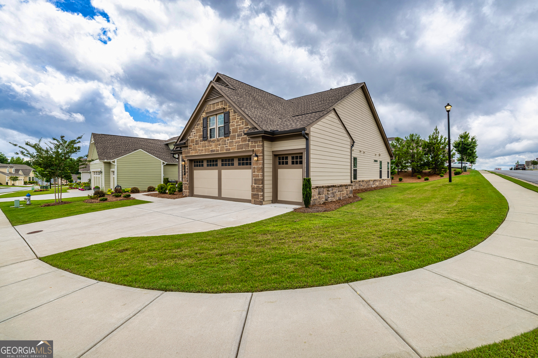 209 Cottonwood CIR