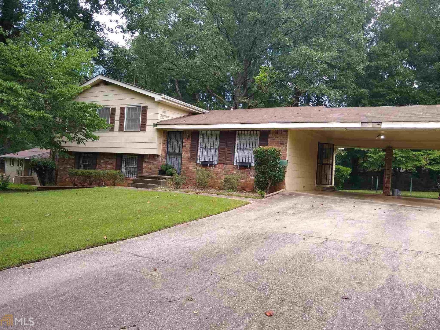 This is a must-see property. This split-level style home has three Bedrooms 1.5 bath located on a Cold-de-Sac in quite Jackson States community in Riverdale GA. The main floor includes kitchen, dinning room and a living room. From dining room there are just few steps to upstairs where bedrooms and bathrooms are located. It has finished basement that includes two rooms one being used as a bedroom and the other an office/workshop and an unfinished Laundry room. Private fenced-in back yard, two car carport and additional parking. It is currently rented and makes a perfect investment home or a great home for first-time Home buyers. Please call or text agent.