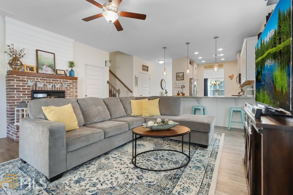 3 Seven 2 South - Residential