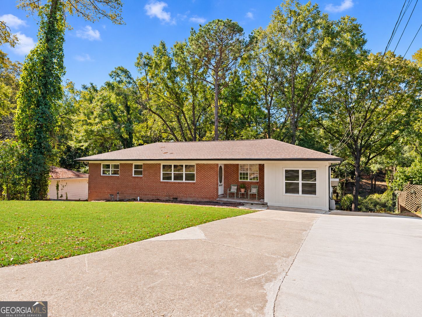 411 Christopher DR