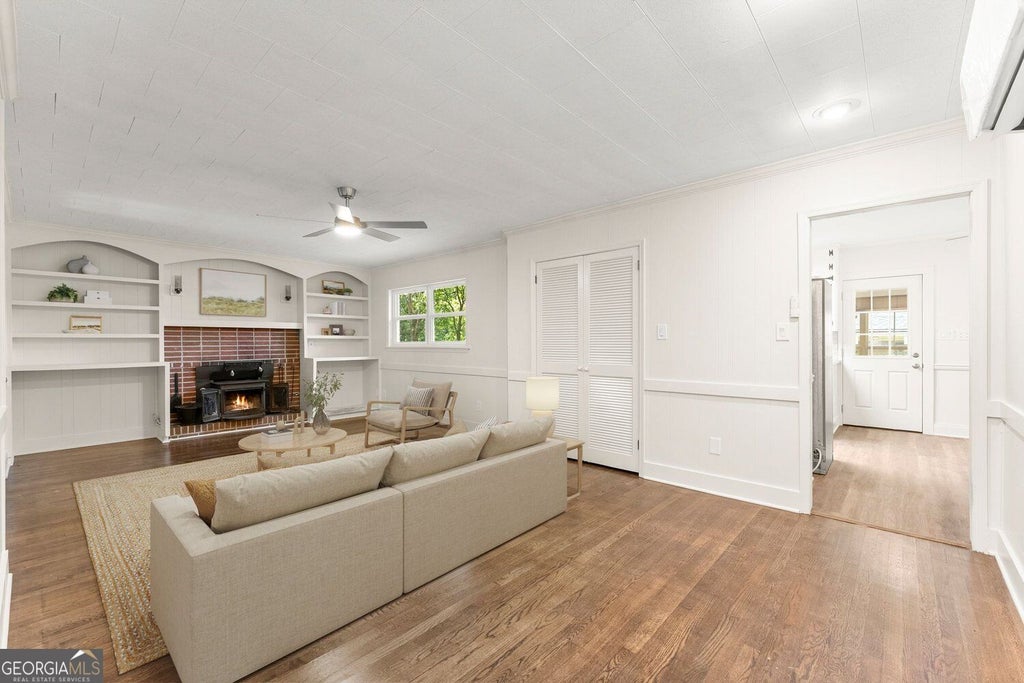 Photo of 411 Christopher Drive, Gainesville, GA 30501 (MLS # 10867392)