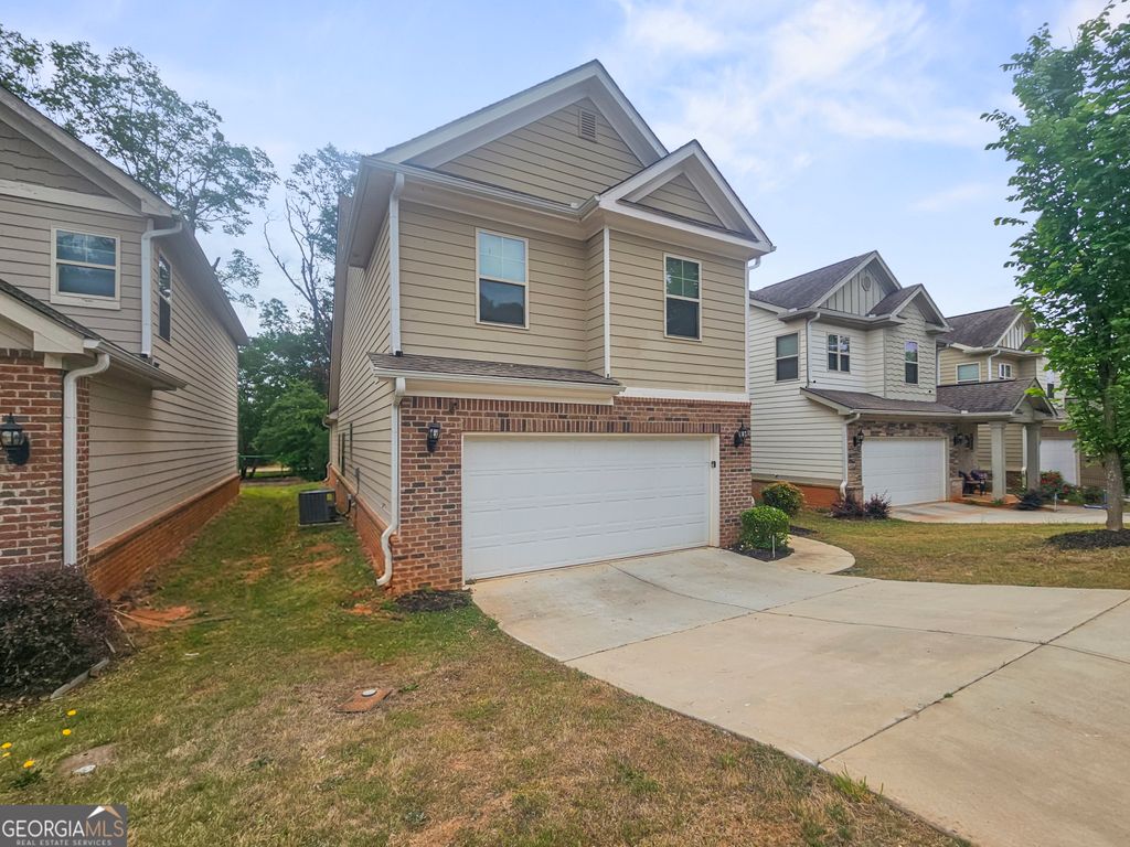Photo of 213 Daisy Circle, McDonough, GA 30252 (MLS # 10760921)