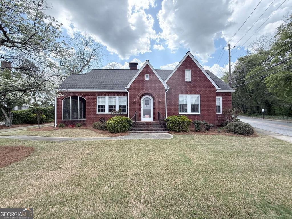 Photo of 906 N Main Street NW, Conyers, GA 30012 (MLS # 10724263)