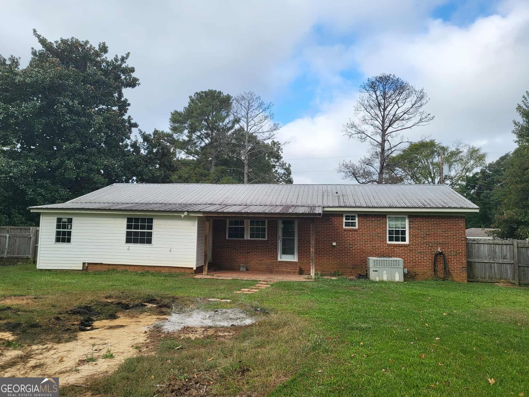 116 Lake DR