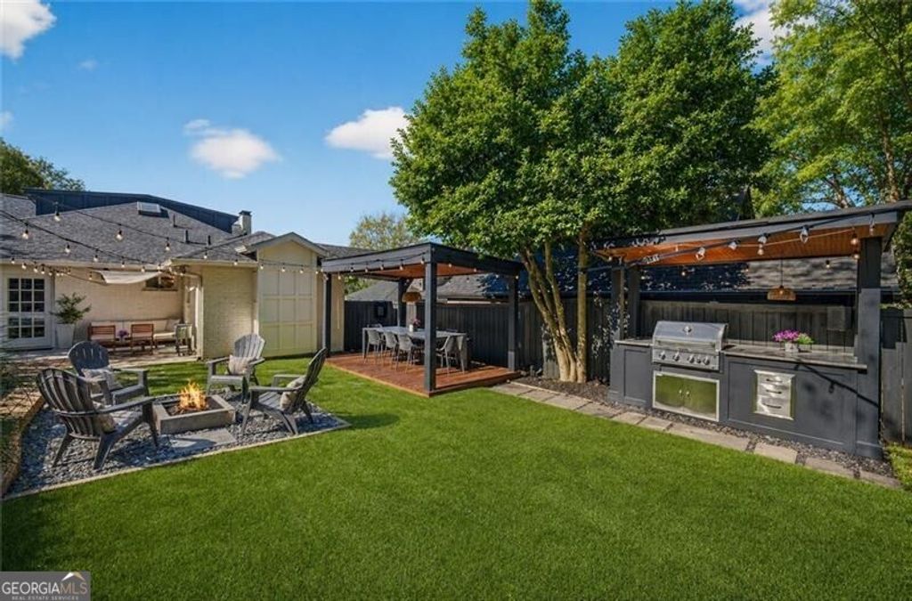 Photo of 1019 N Virginia Avenue NE, Atlanta, GA 30306 (MLS # 10772641)