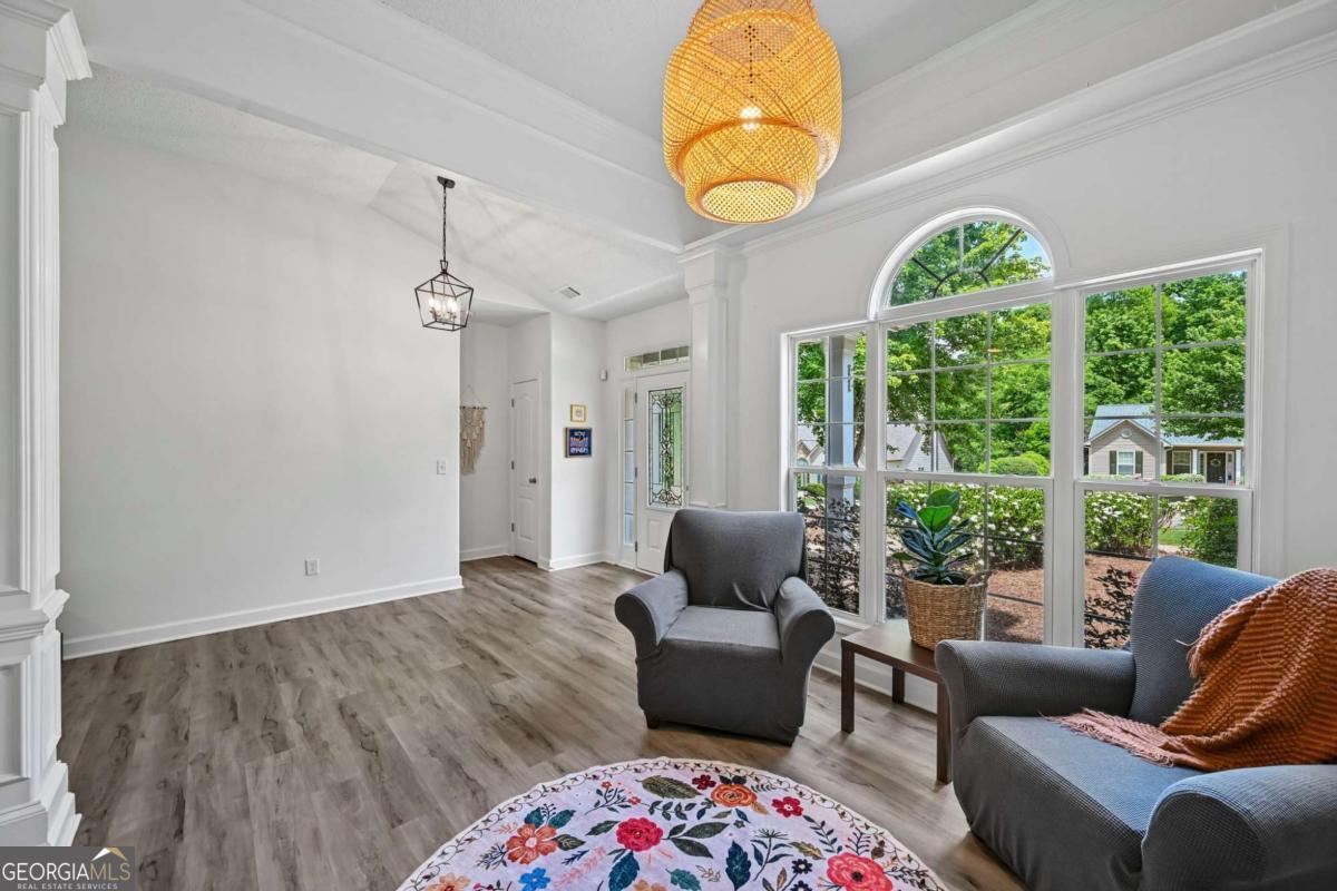 399 Laurel Oaks LN
