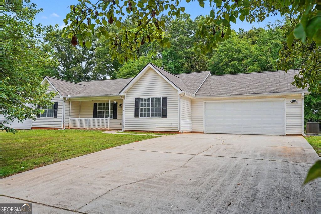 Photo of 66 Mallie Court, Hampton, GA 30228 (MLS # 10765981)