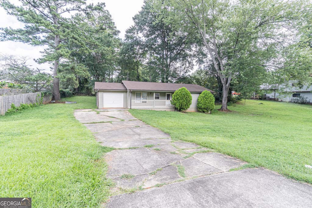 Photo of 950 Doeskin Drive NW, Conyers, GA 30012 (MLS # 10823160)