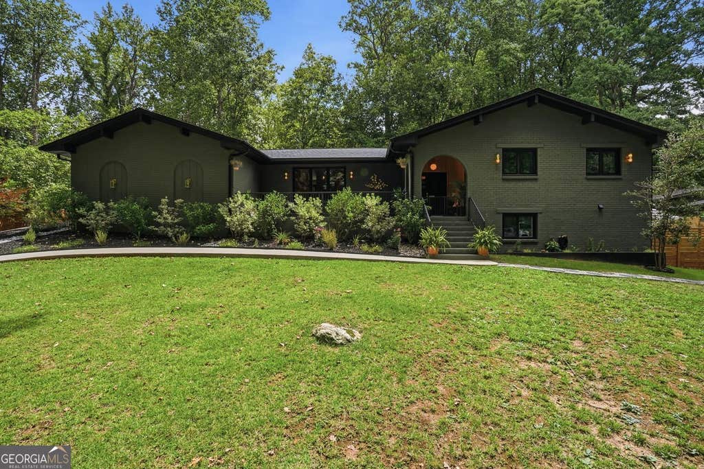 Photo of 4617 Somerset Road SW, Smyrna, GA 30082 (MLS # 10812205)