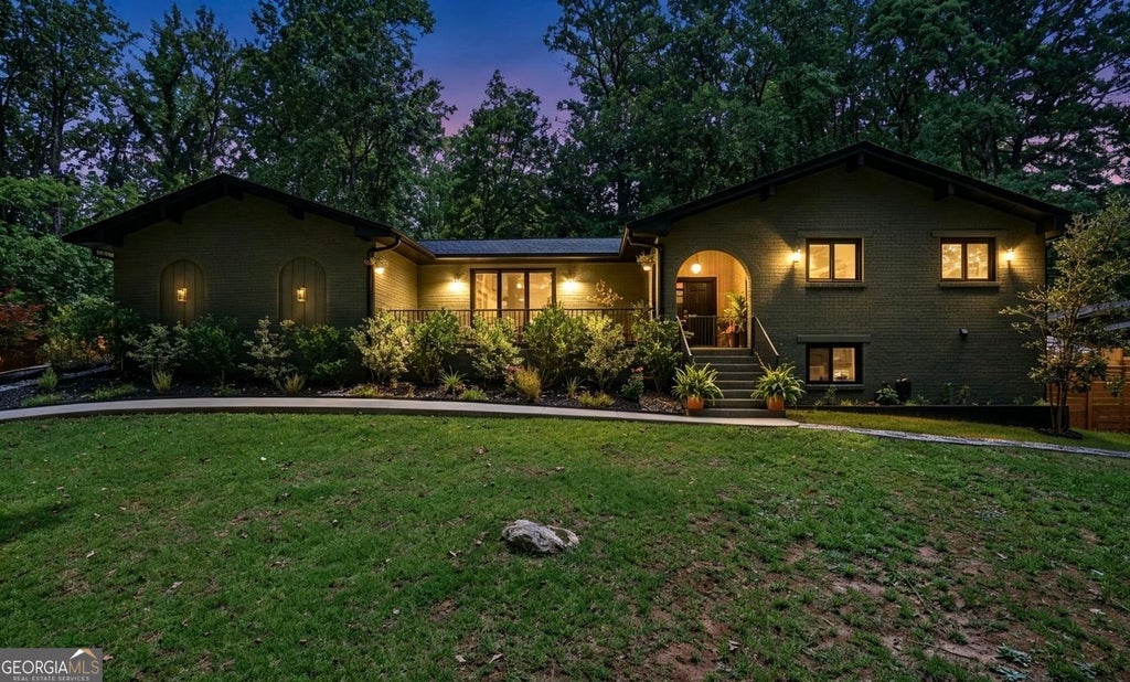 Photo of 4617 Somerset Road SW, Smyrna, GA 30082 (MLS # 10812205)
