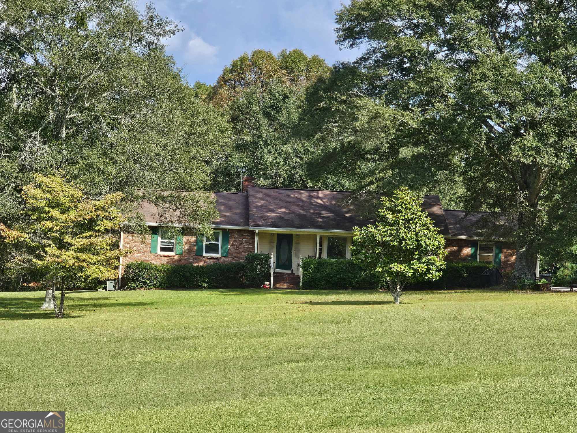 811 Victory RD