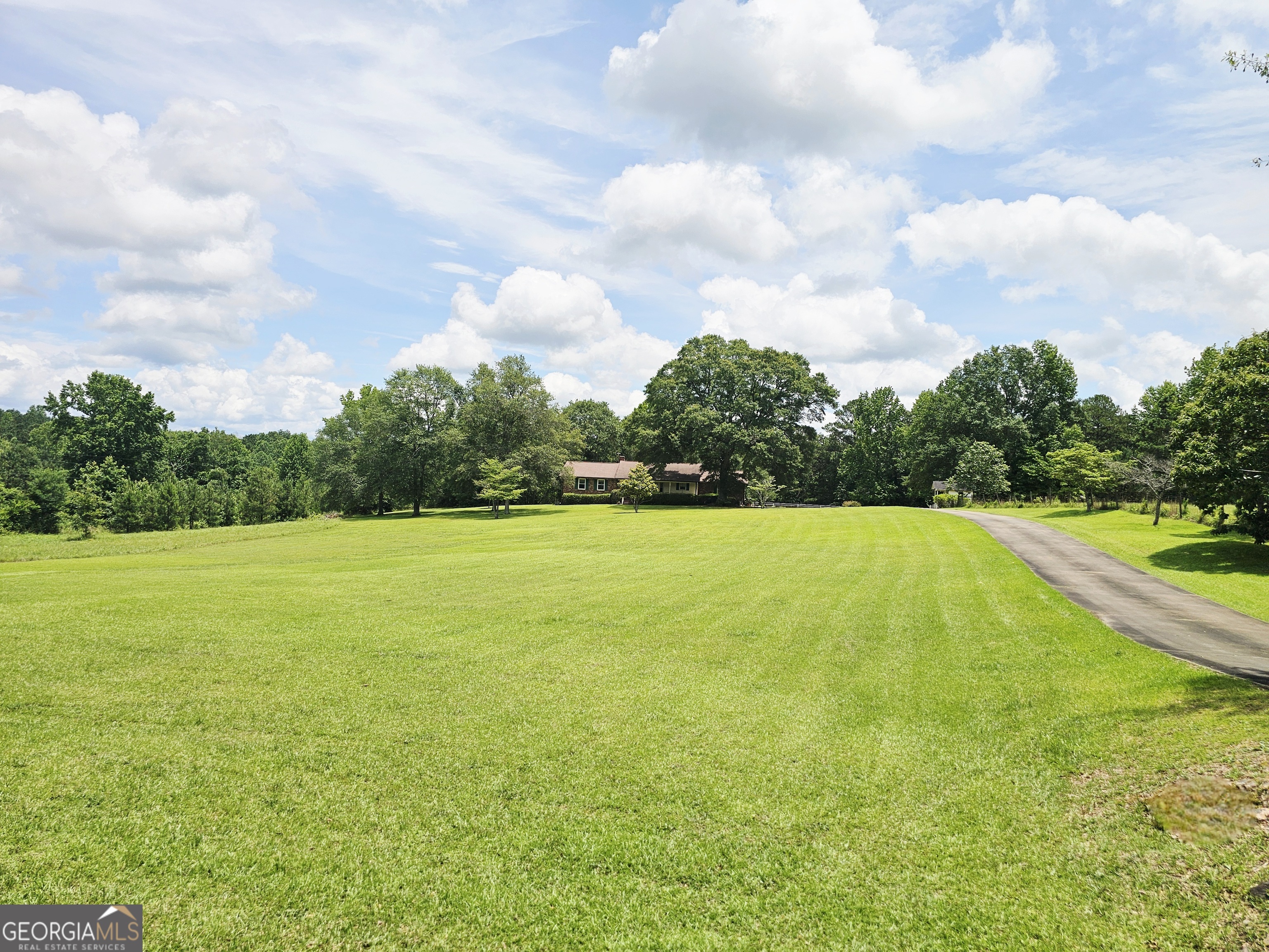 811 Victory RD