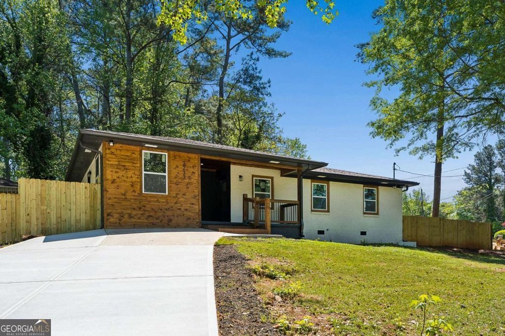 Photo of 2233 Brannen Road SE, Atlanta, GA 30316 (MLS # 10730867)
