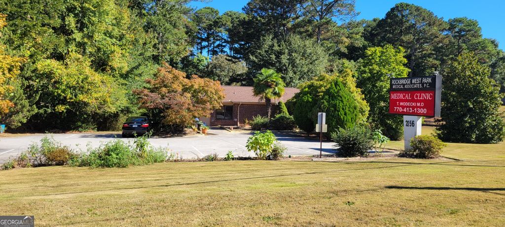 Photo of 2256 ROCKBRIDGE Road, Stone Mountain, GA 30087 (MLS # 10624715)