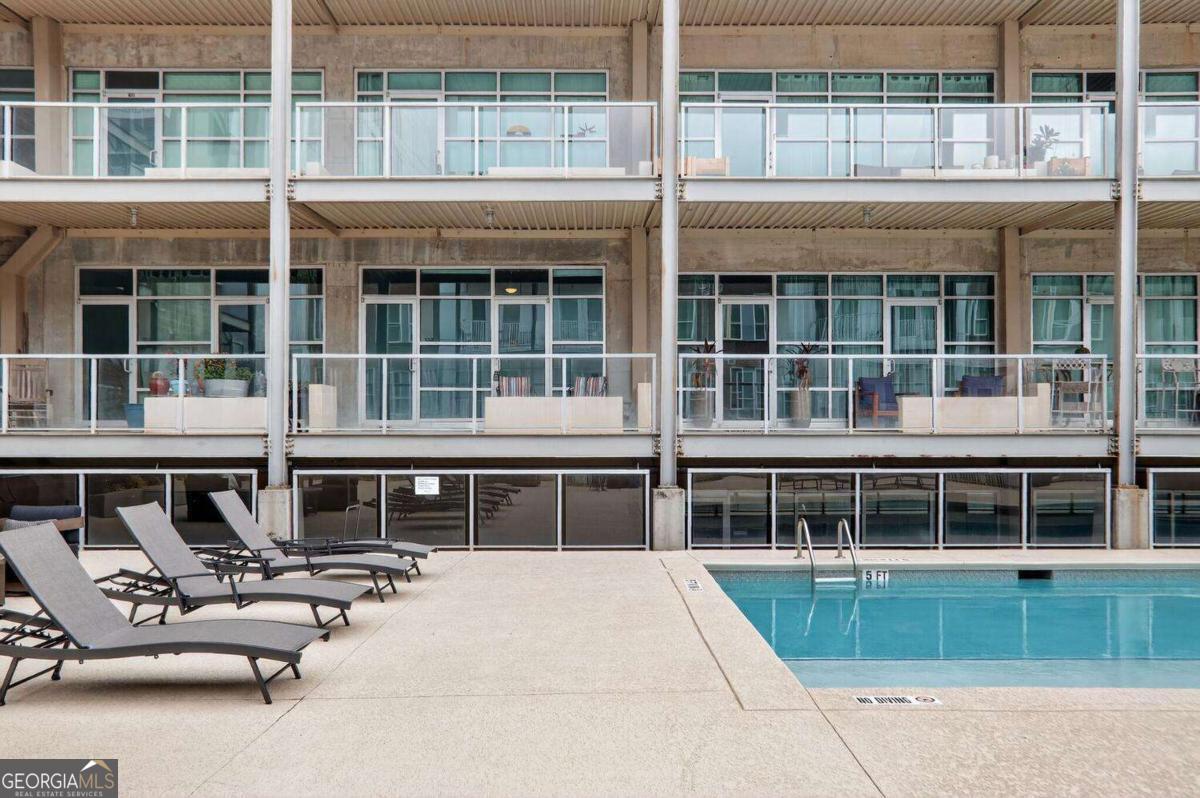 890 Memorial DR SE 108