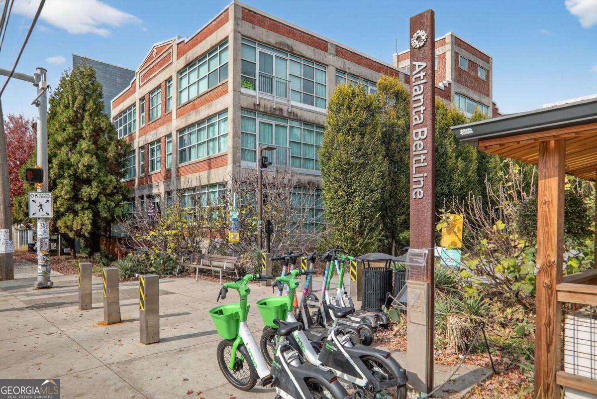 890 Memorial DR SE 108