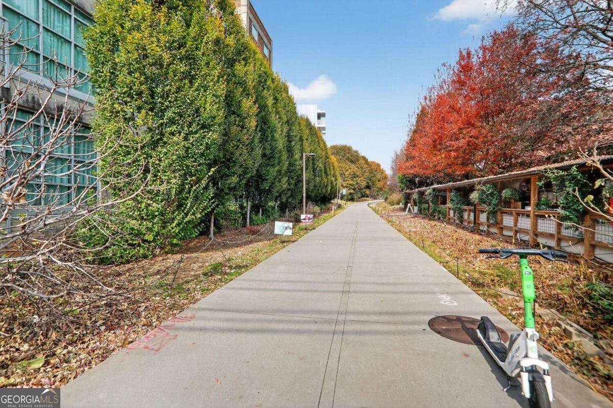 890 Memorial DR SE 108