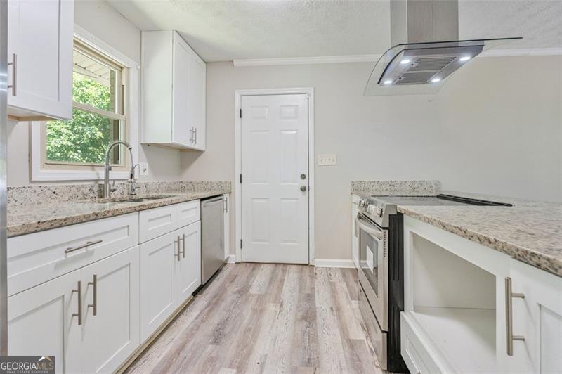 LACEOLA WOODS - Residential