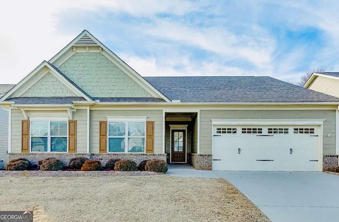 Upscale, 3 BR/2BR craftsman style, ranch home. Swim/Tennis included with this rental. Open floorplan, spacious family room, gas fireplace, chef's kitchen with island, stainless steel appliances, granite countertops, abundance of cabinetry, beautiful hardwood floors, split floorplan, master on main, freshly painted and ready to move in. Owners will offer a 12 or 24 month lease. Cal and let's see before its gone.
