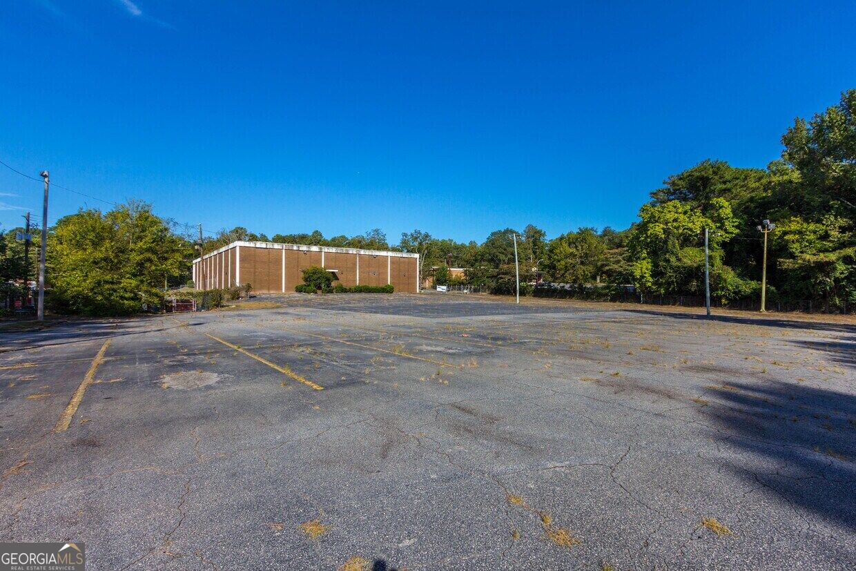 2288 Fairburn RD SW