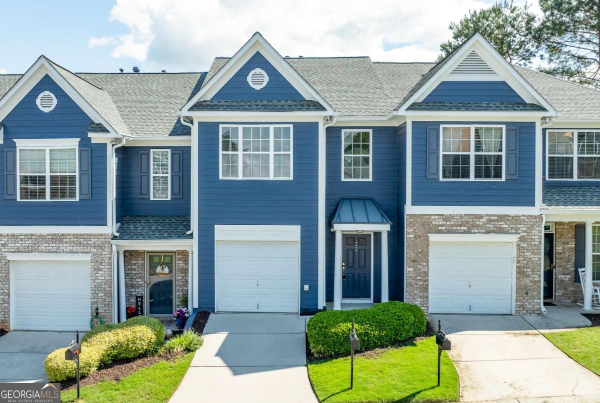 Photo 1 of 32 — 6604 Splashwater DR, Flowery Branch, GA 30542