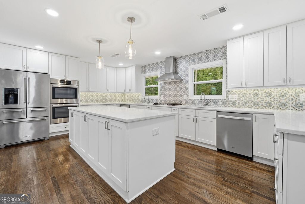 Photo of 1428 Biltmore Drive NE, Atlanta, GA 30329 (MLS # 10640666)