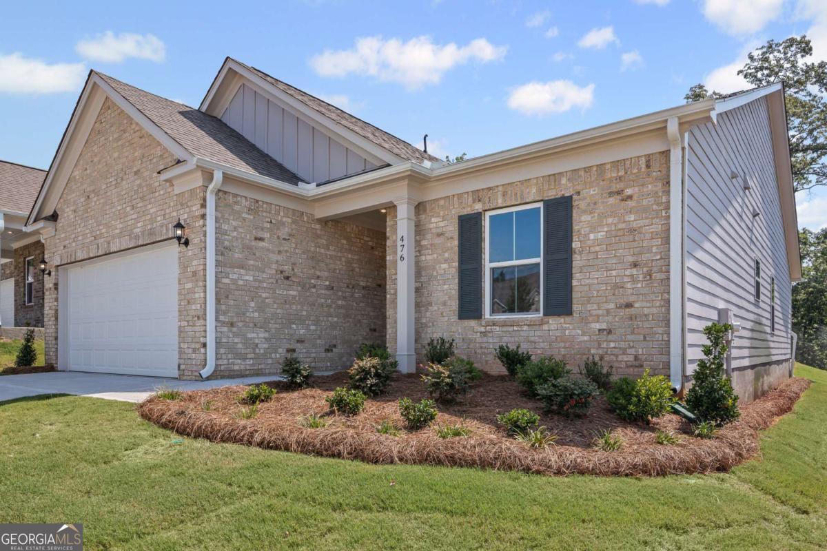 476 Village LN