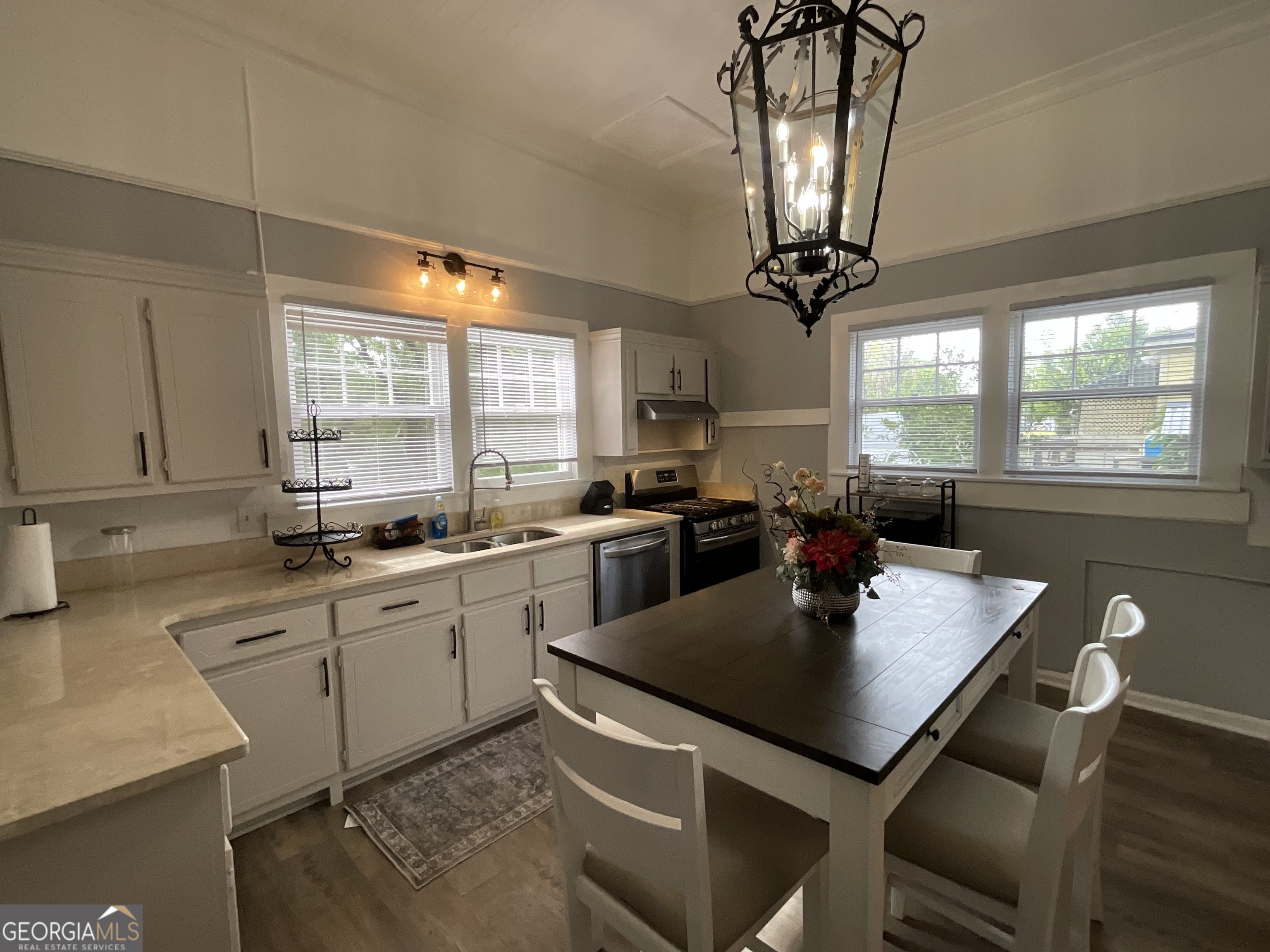 1012 Institute ST NW