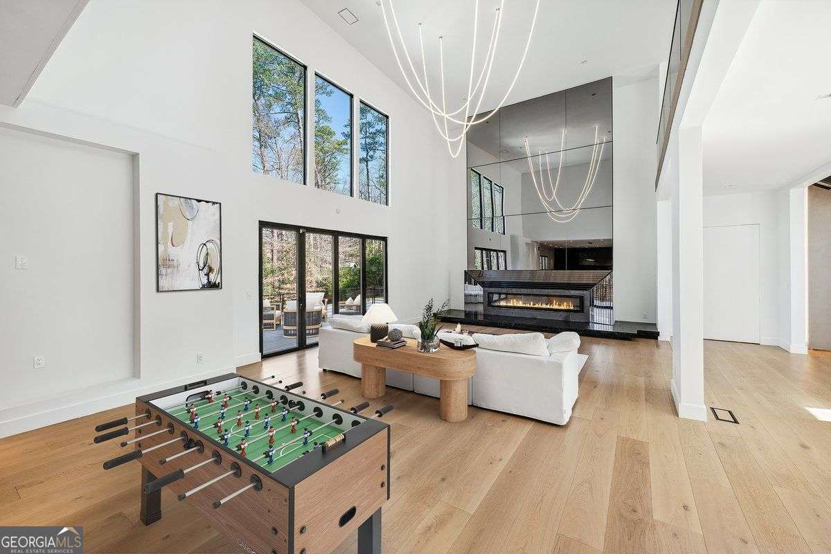 1335 Moores Mill RD NW