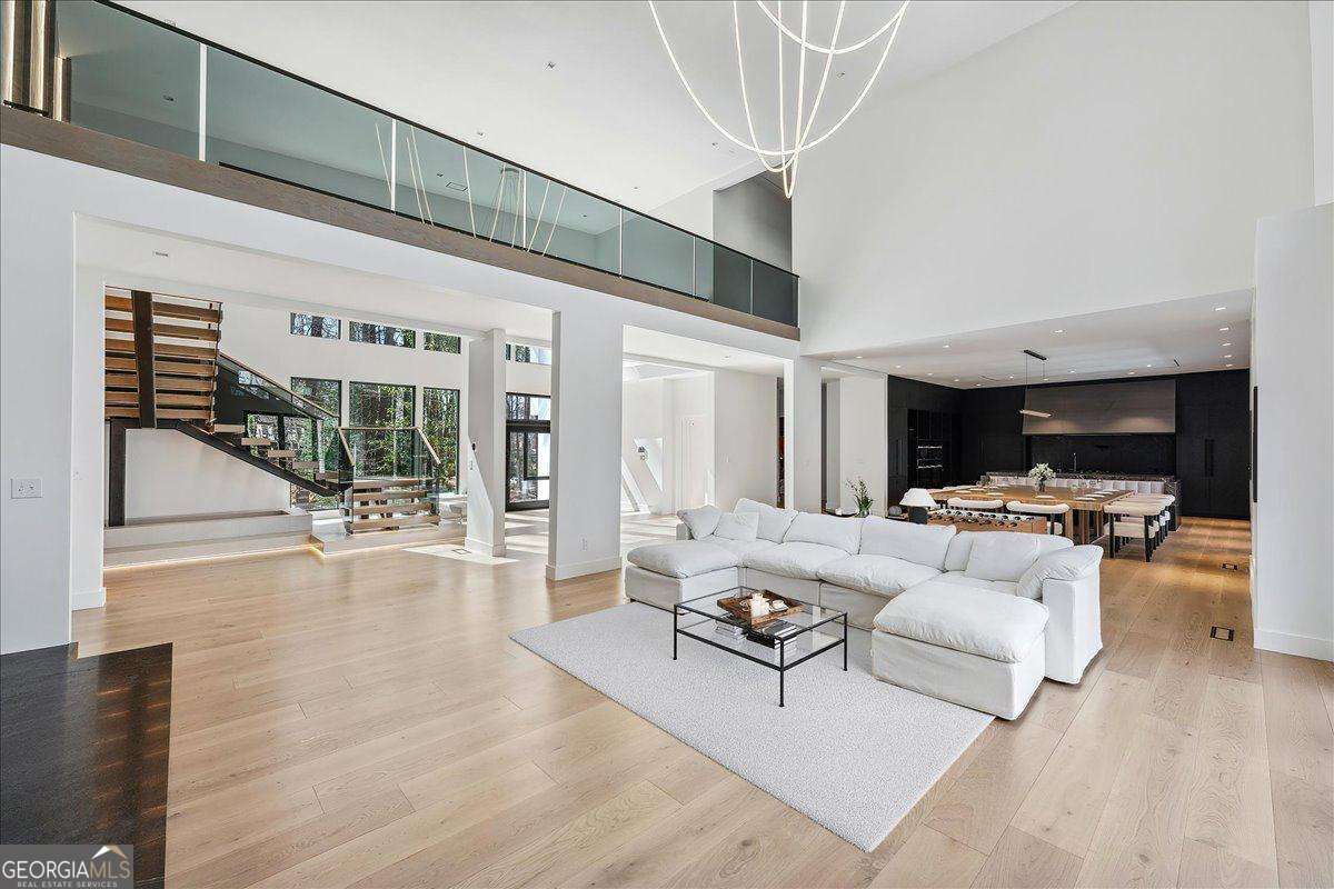 1335 Moores Mill RD NW